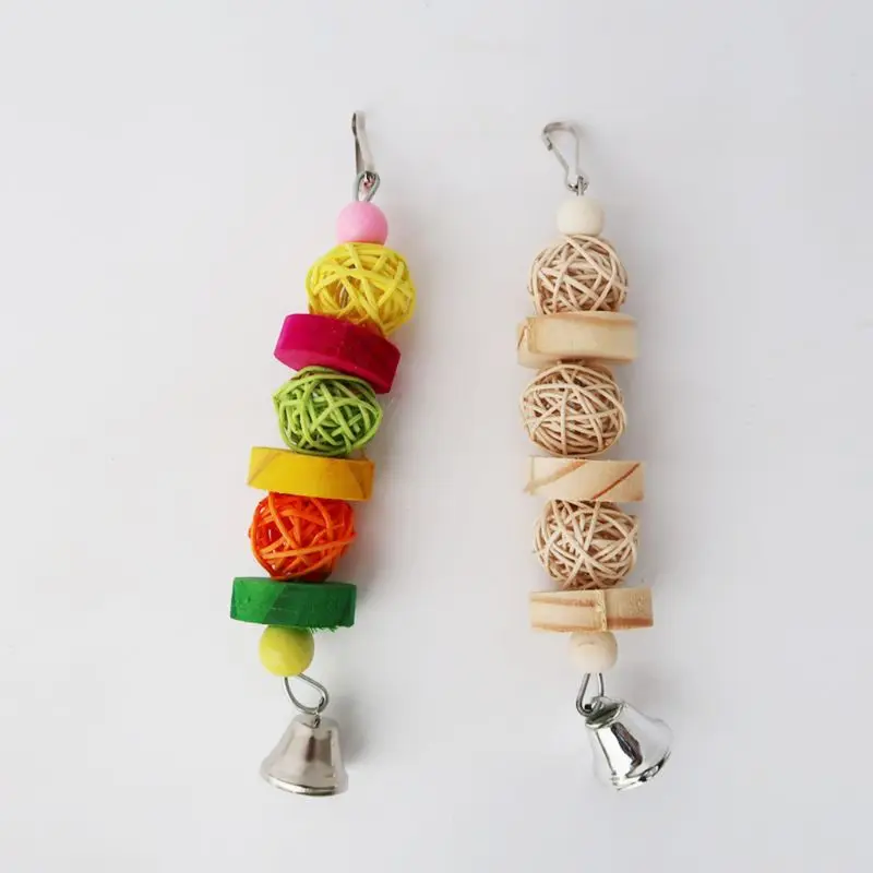 brinquedo de madeira e rattan para pássaros