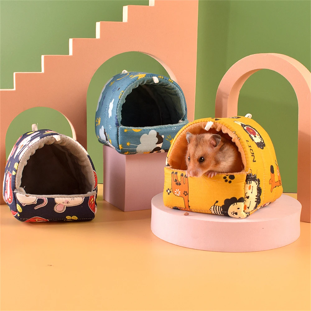 Ninho de Pelúcia para Hamster Pequeno 8x8 cm com Gancho de Fixação - Image 3