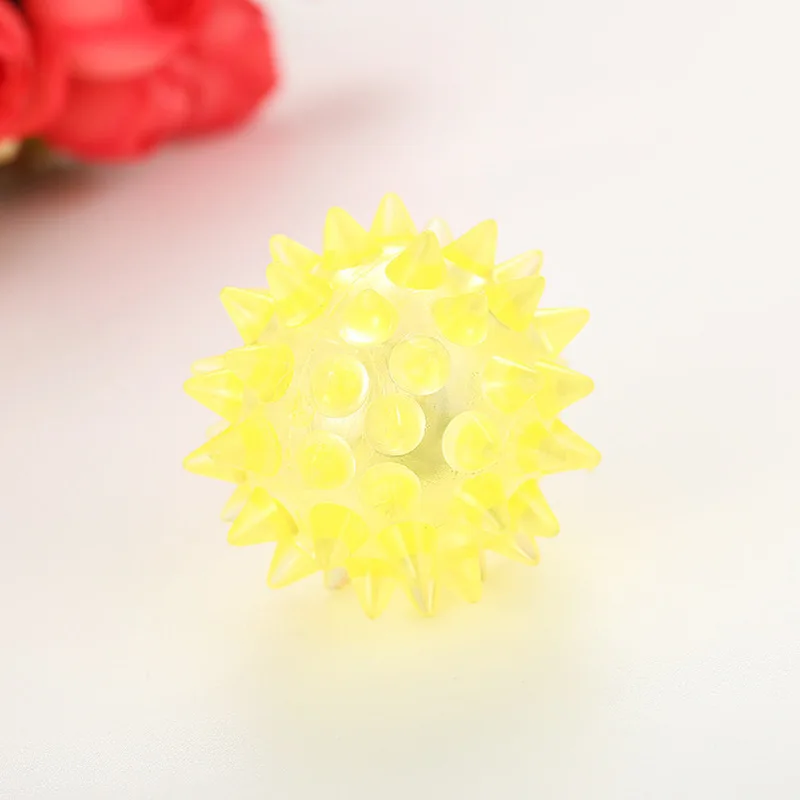 Bola de Brinquedo para Gatos e Cães com LED Piscante Colorido - Imagem 6