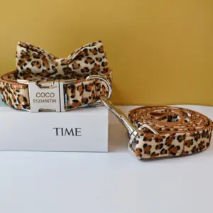 coleira para cães com estampa de leopardo