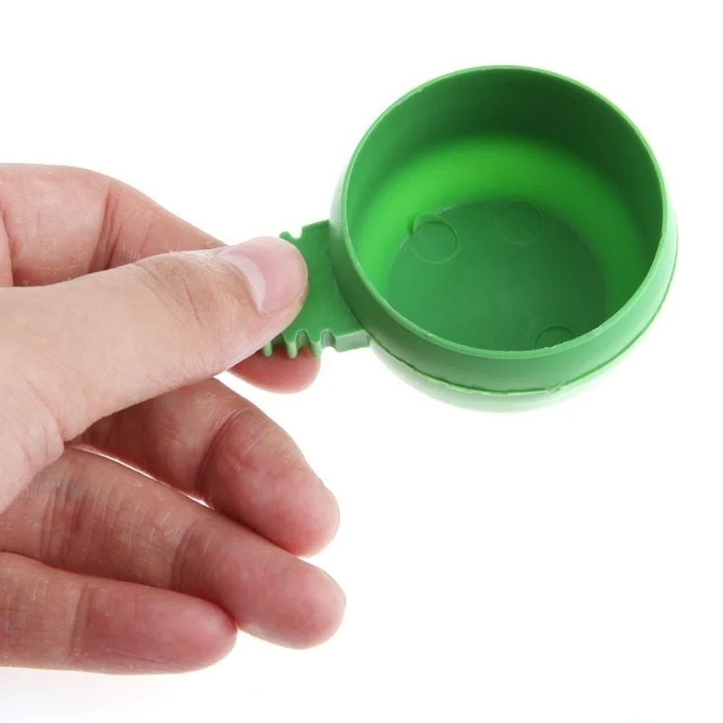 Comedouro Plástico para Pássaros e Papagaios Verde com Alça, Kit 3 Peças - Imagem 5