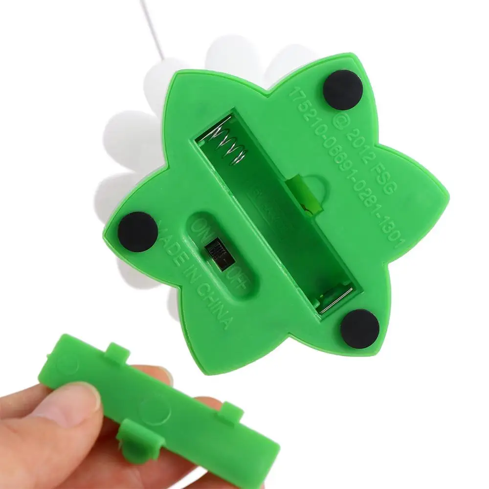 Brinquedo Elétrico para Gatos Borboleta Giratória de Plástico com Rotação Automática - Image 6
