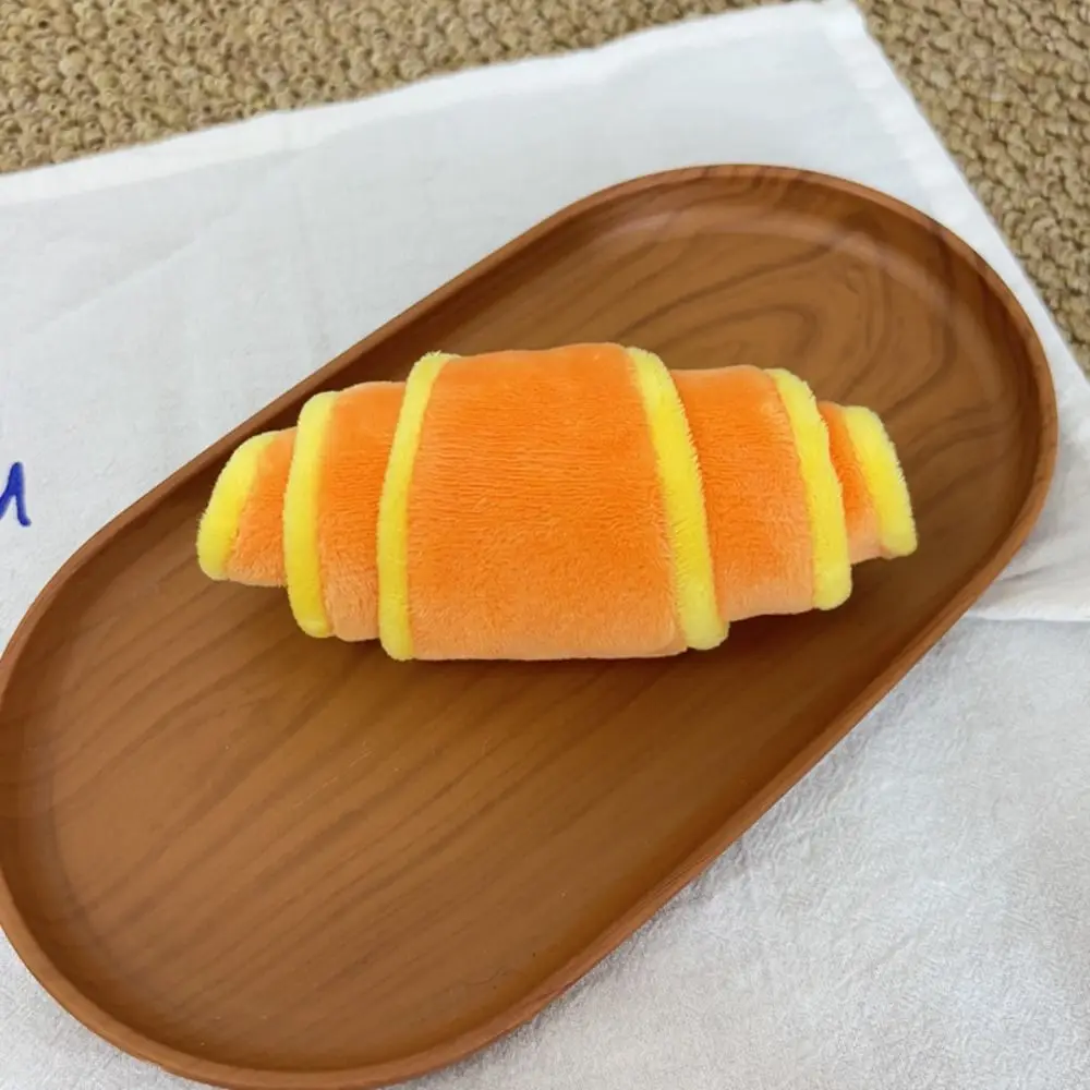 Brinquedo de Pelúcia para Cães em Formato de Croissant 37 cm com Compartimento para Petiscos - Imagem 3