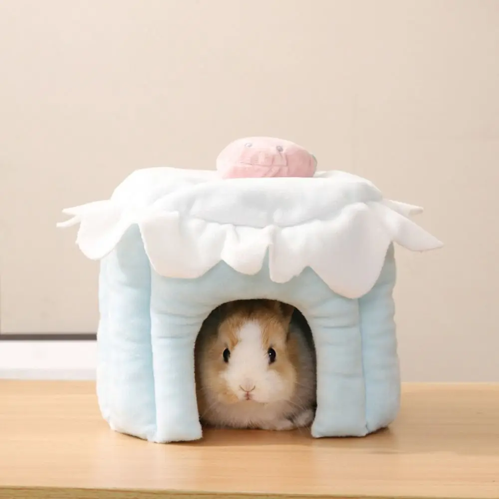 Toca Soft para Hamster em Lã 20x20x15cm Design Morango - Imagem 3