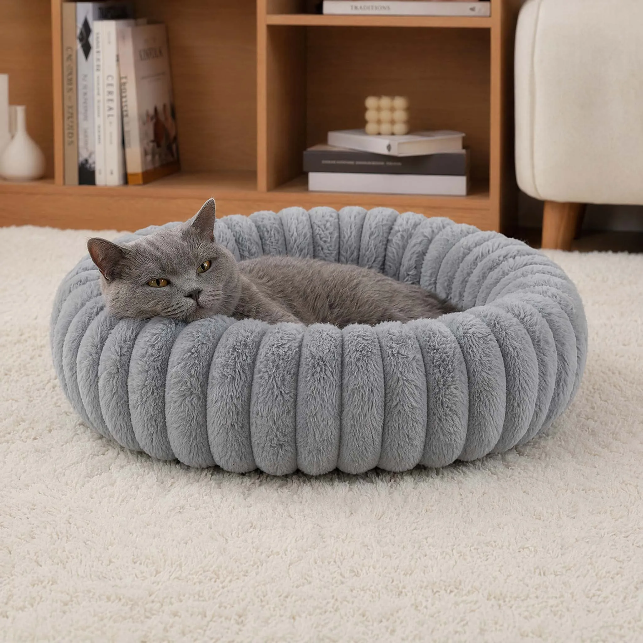 Cama Redonda para Gatos e Cães Pequenos de Pelúcia Antiderrapante - Imagem 4