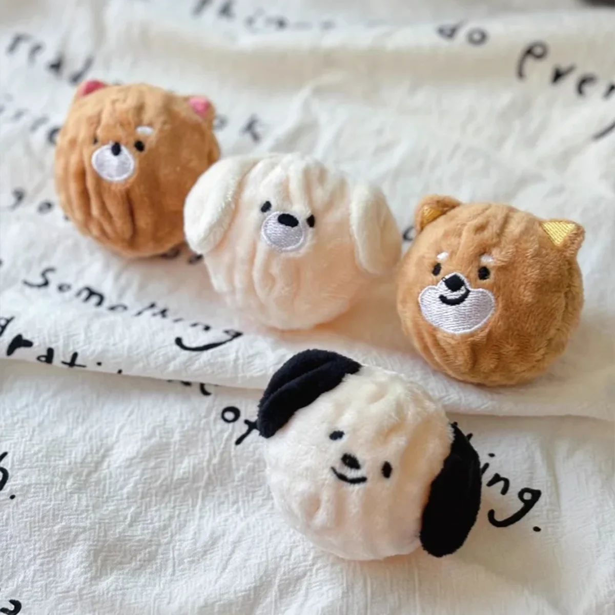 Brinquedo de Bola para Cães e Gatos Pequenos com Som e Pontas - Imagem 4