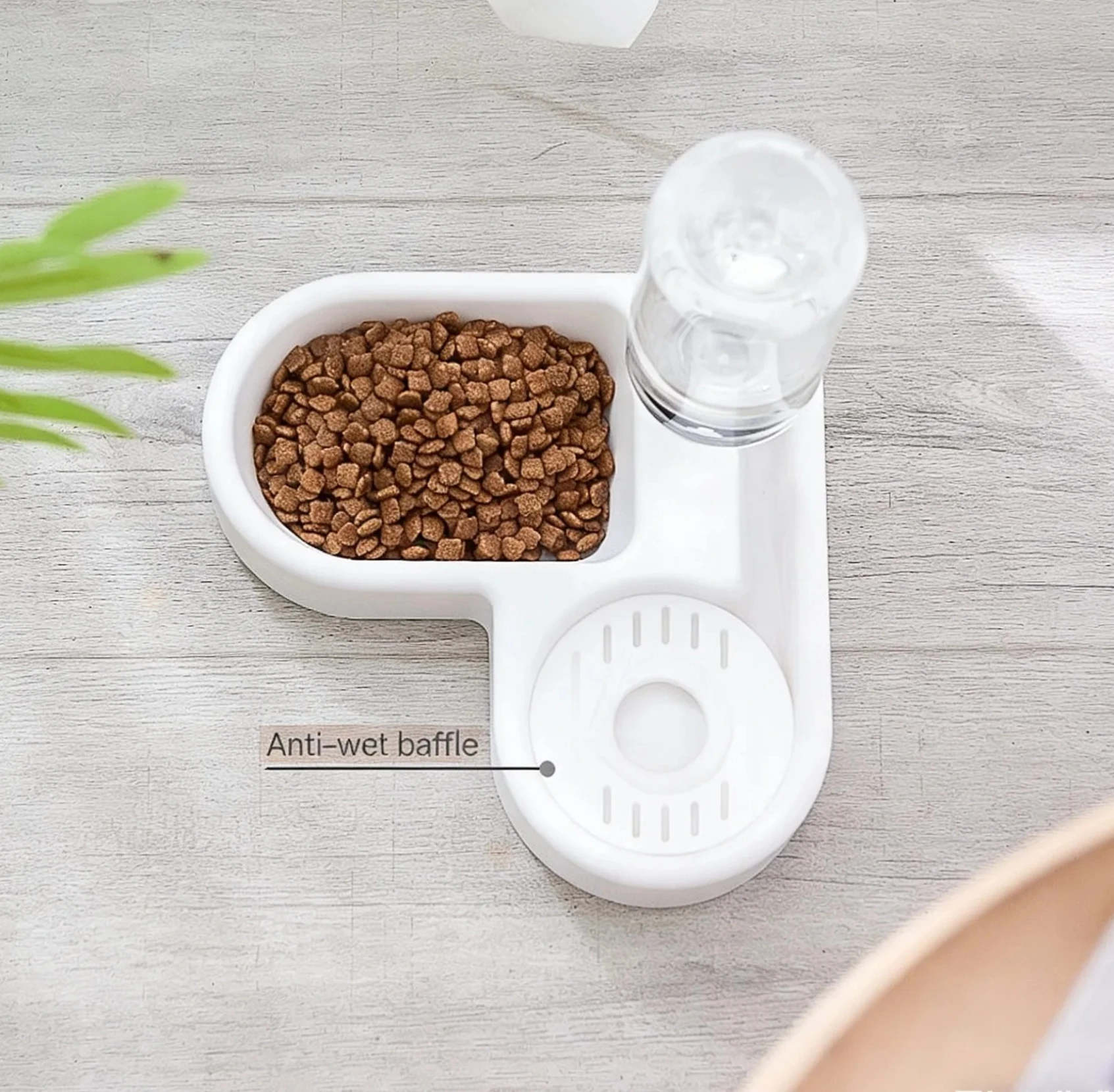 Comedouro Duplo para Cães e Gatos Pequenos com Bebedouro Automático - Imagem 4