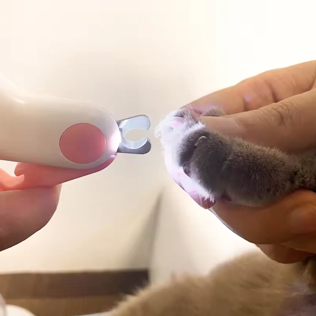 Cortador de Unhas para Cães e Gatos com Luz LED e Trava de Segurança - Imagem 5