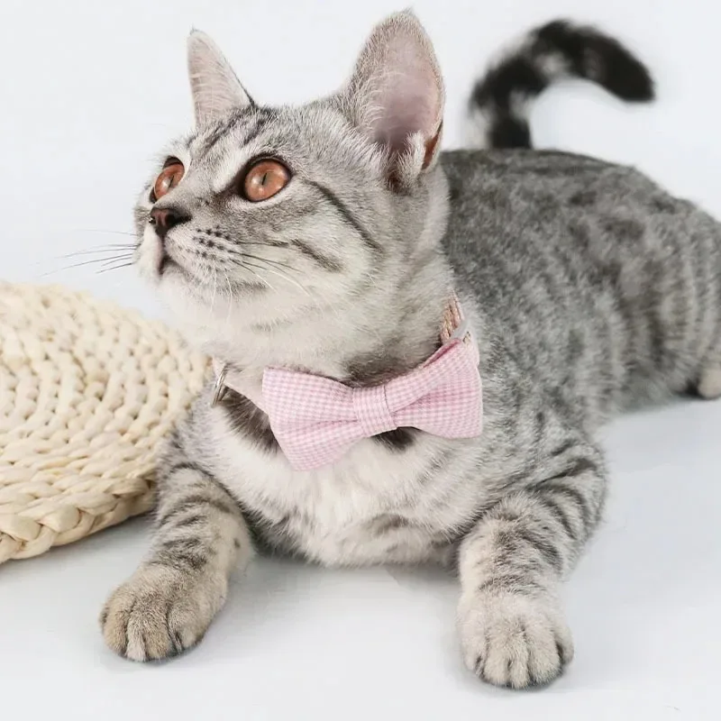 Coleira para Gatos com Gravata Borboleta e Padrão Xadrez Ajustável - Imagem 3