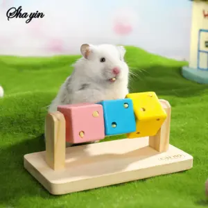 brinquedo de madeira para hamster