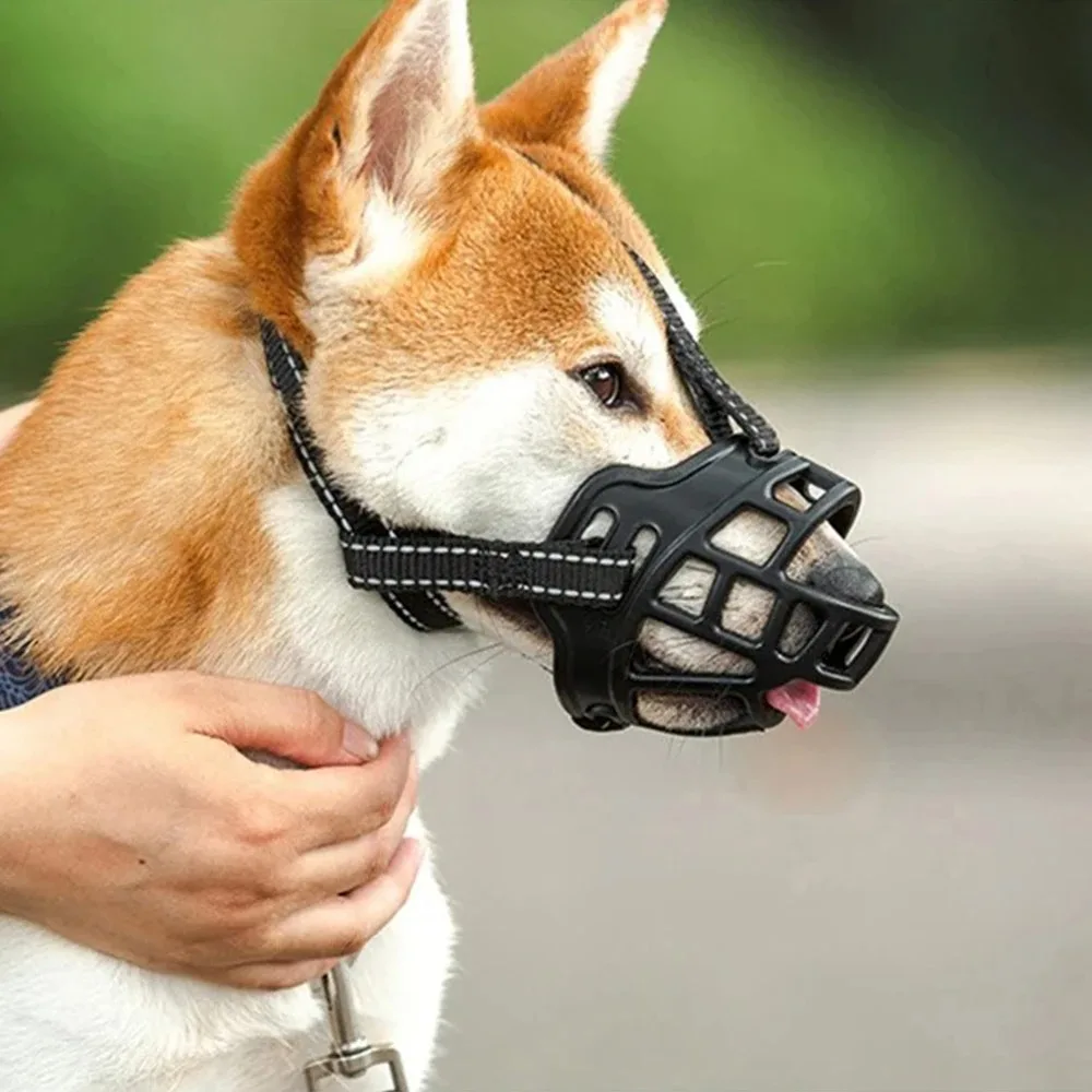 Focinheira de Silicone para Cães com Tira Refletiva Ajustável - Imagem 4