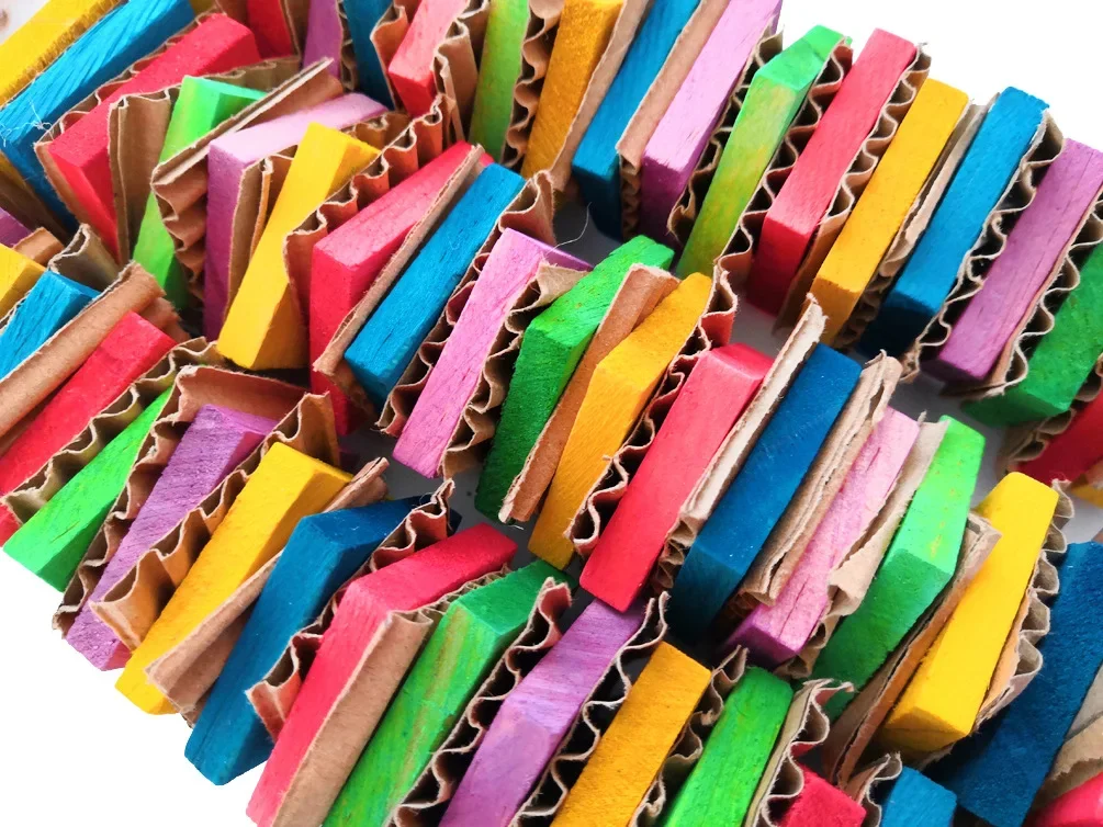 Brinquedo de Madeira para Pássaros Grandes com Cordas e Papelão - Image 5