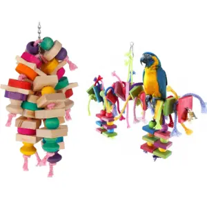 brinquedo de madeira para pássaros