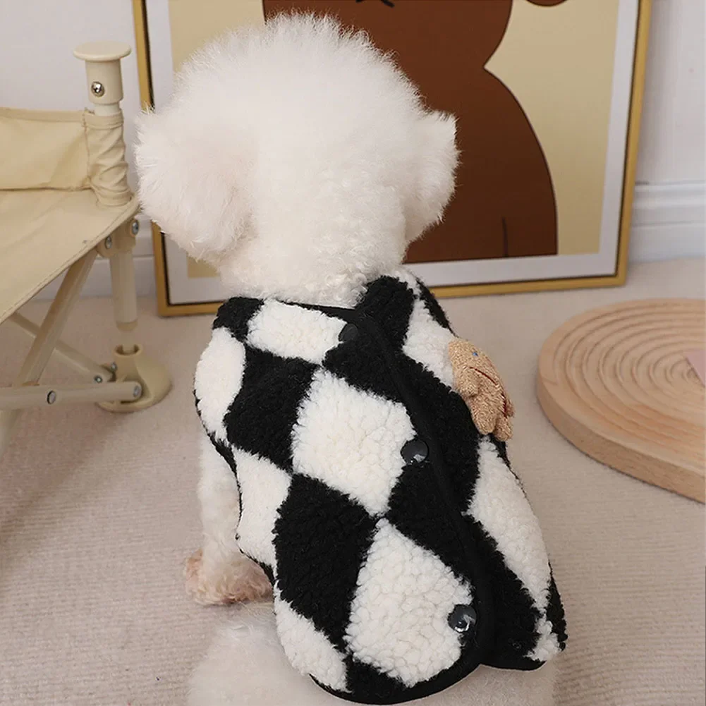 Colete para Cães Xadrez de Velo Preto para Inverno - Imagem 3