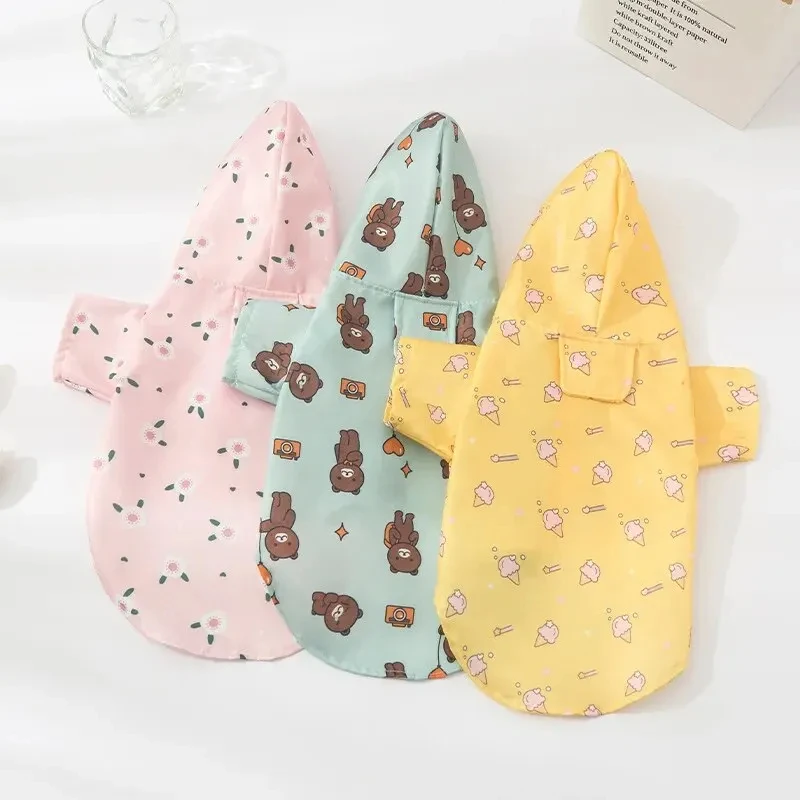 Capa de Chuva para Cães Pequenos com Chapéu Impermeável - Imagem 2