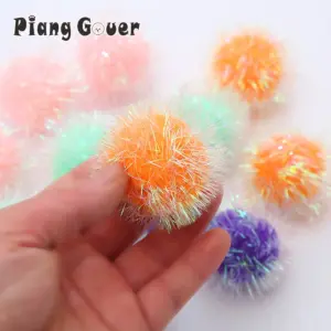 bola de pelúcia para gatos