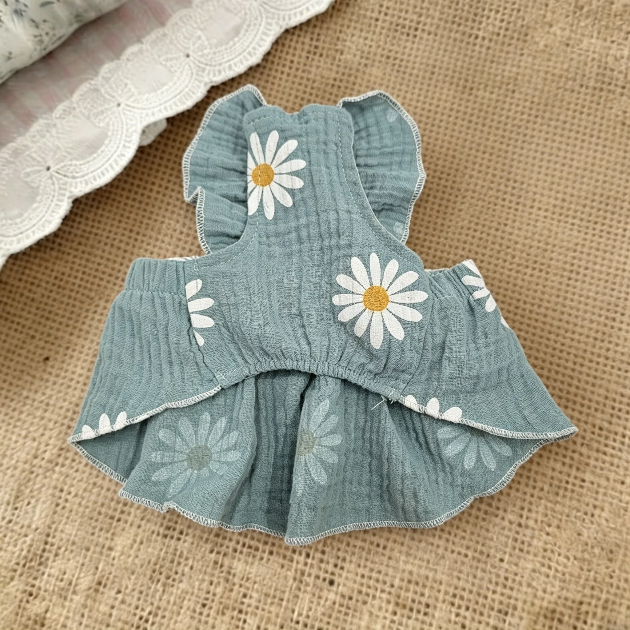 Vestido Coleira para Cães e Gatos Pequenos com Estampa de Margaridas - Image 5