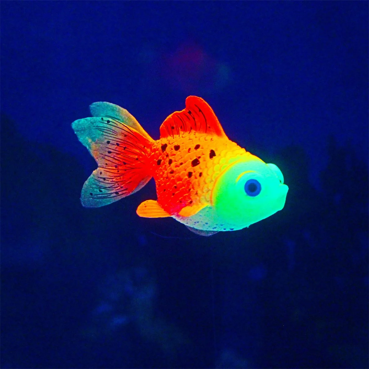 Peixe Artificial para Aquário 8x4,5 cm Verde com Efeito Brilhante - Imagem 3