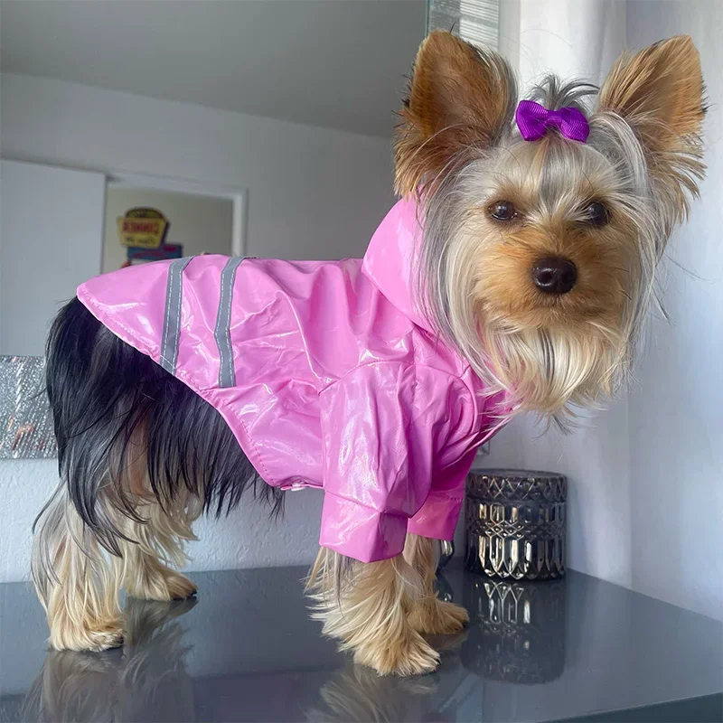 Capa de Chuva para Cães e Gatos de PU Refletiva com Abertura para Guia - Imagem 2