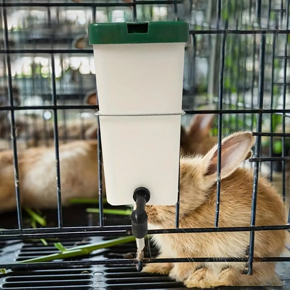 Bebedouro Suspenso para Coelhos e Roedores 500 ml com Bico Antivazamento - Imagem 4