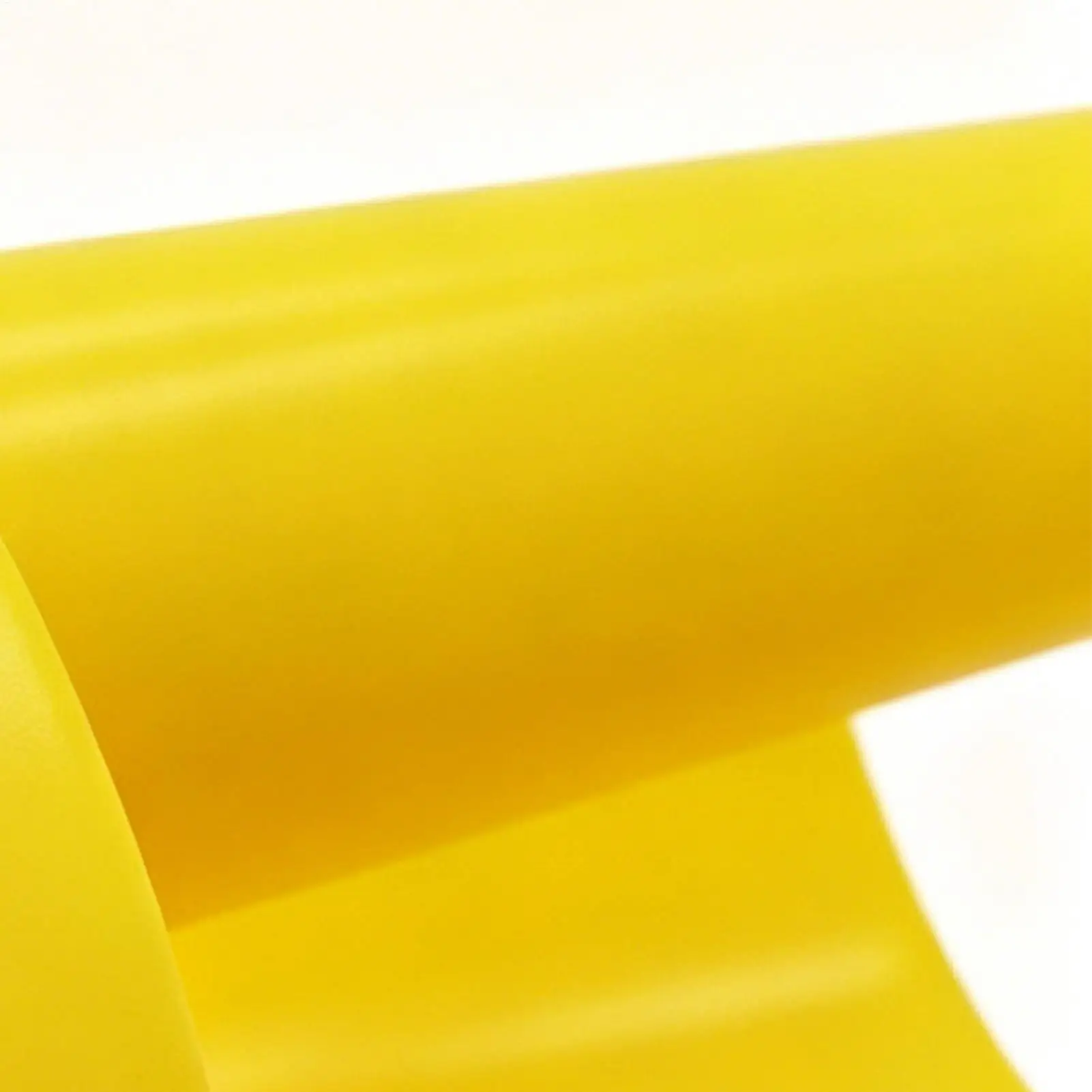 Pá de Ração de Plástico para Cães e Gatos com Fundo Plano Amarelo - Imagem 5