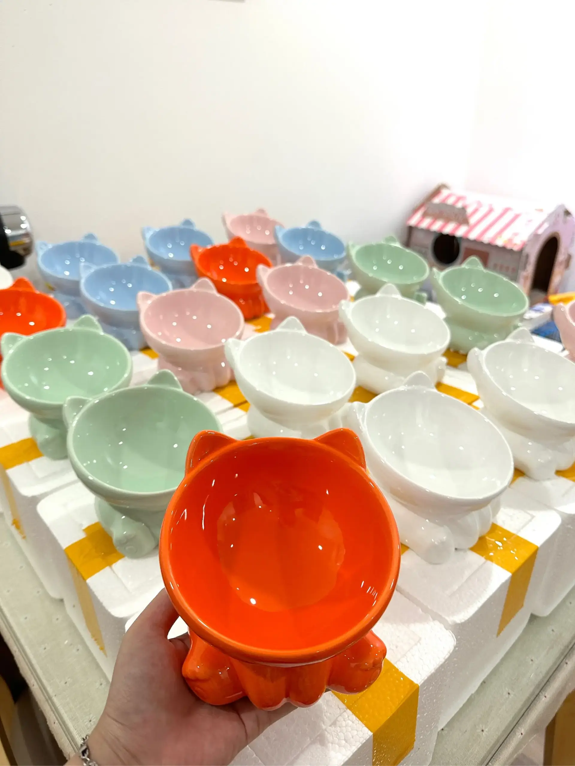 Tigela de Cerâmica para Cães e Gatos com Fundo Elevado Antiderrame - Imagem 6