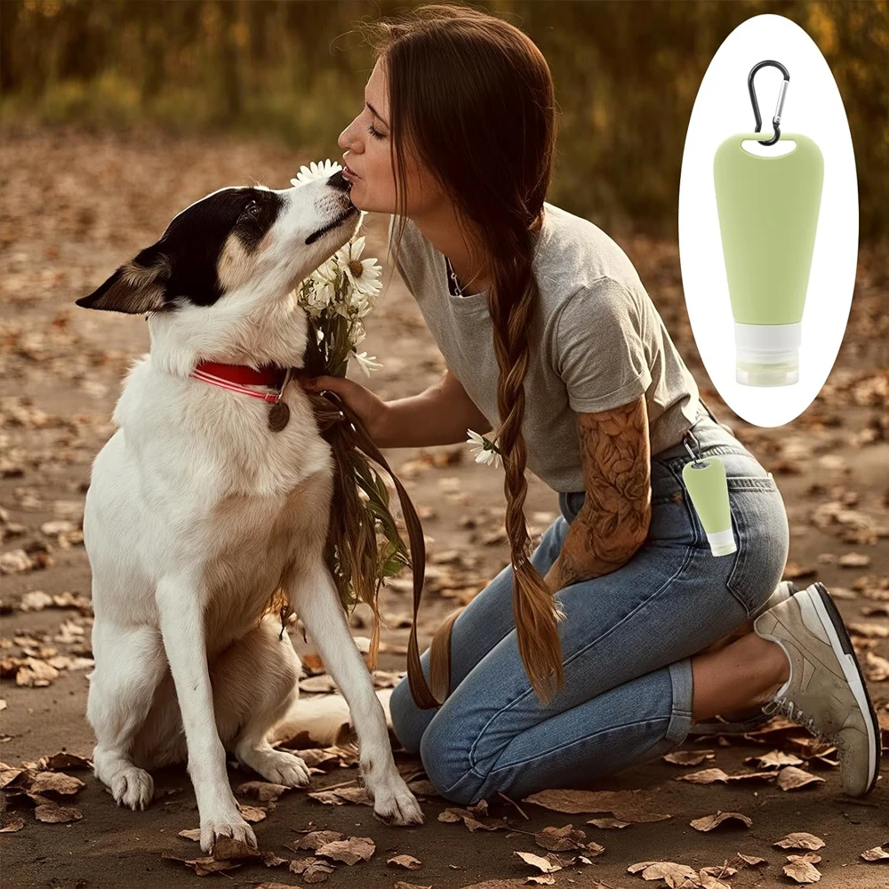 Garrafa de Água e Comida para Cães de Silicone 90 ml com Mosquetão - Imagem 5