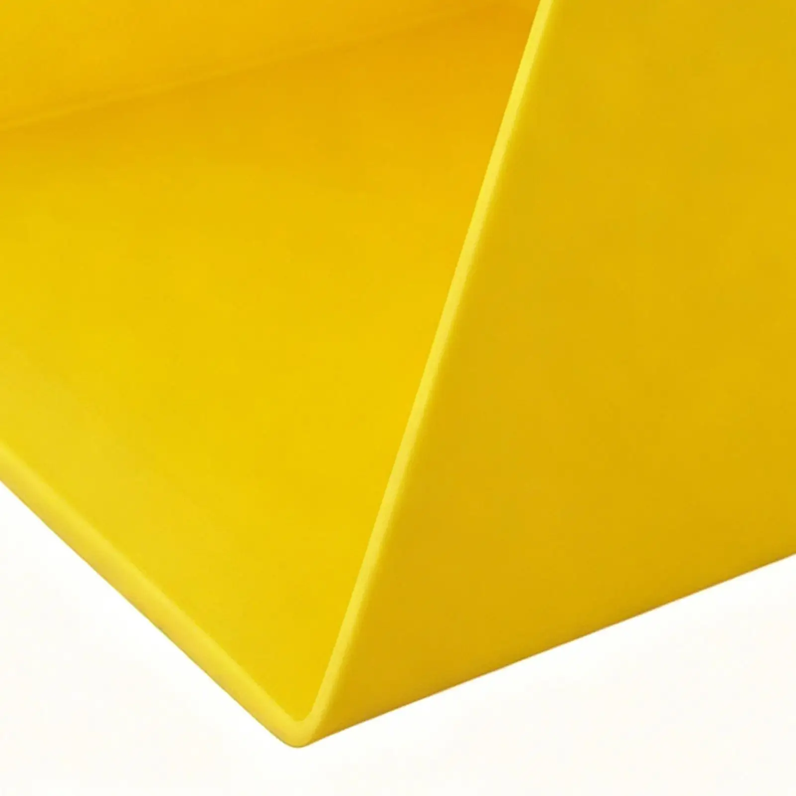 Pá de Ração de Plástico para Cães e Gatos com Fundo Plano Amarelo - Imagem 4