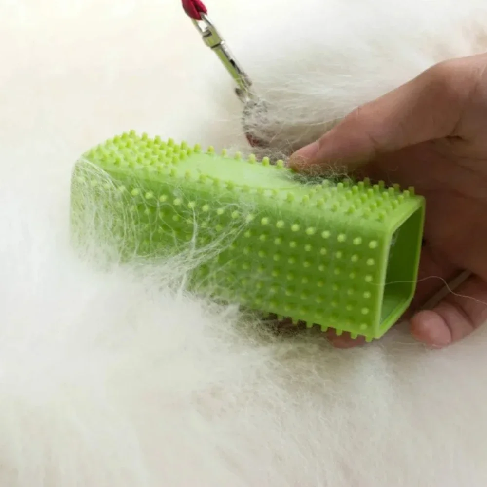 Escova Removedora de Pelos para Cães e Gatos de Silicone Oco - Imagem 5