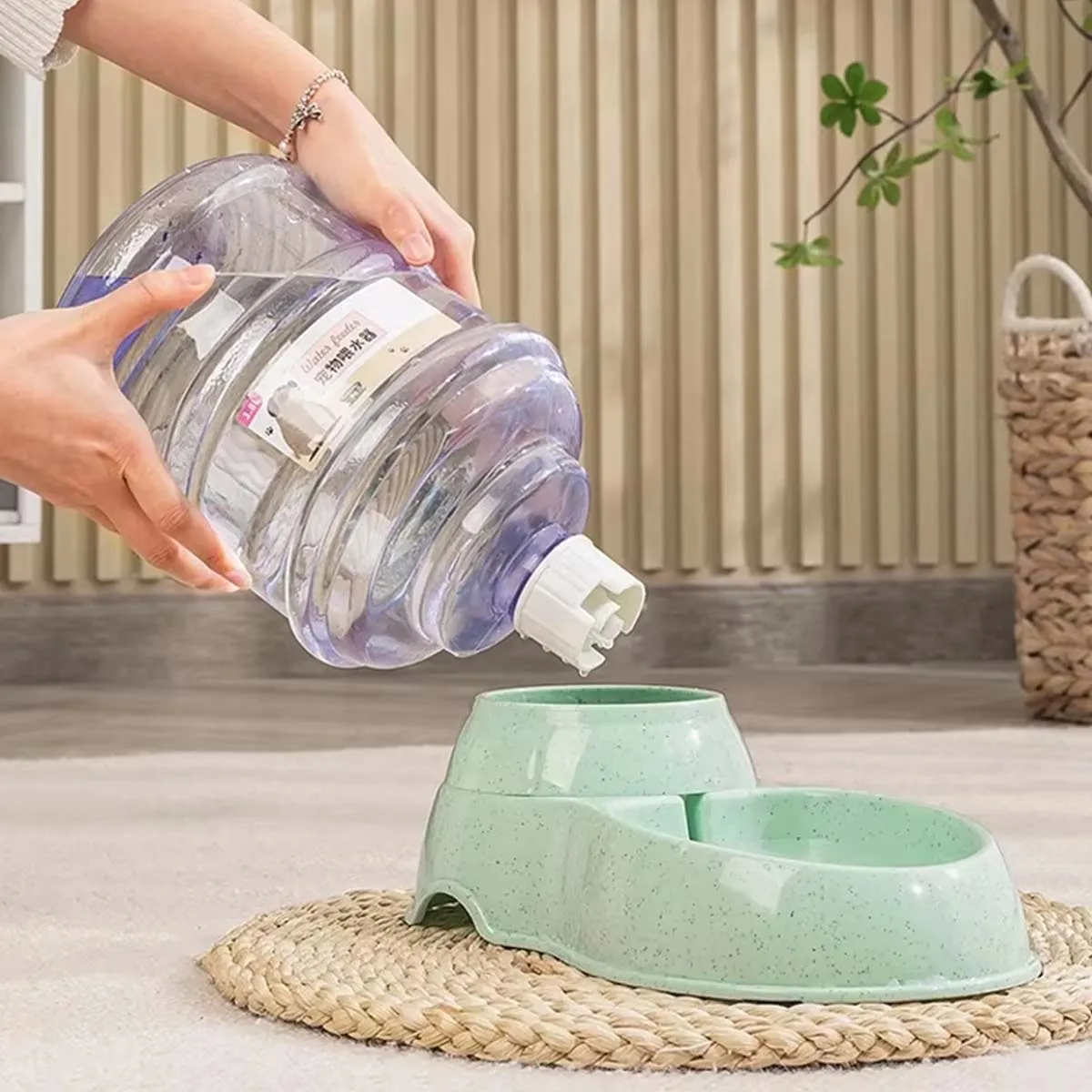 Alimentador Automático para Cães e Gatos de 3.8L com Base Antiderrapante - Imagem 5