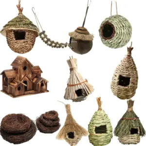 casinha de pássaros de grama natural