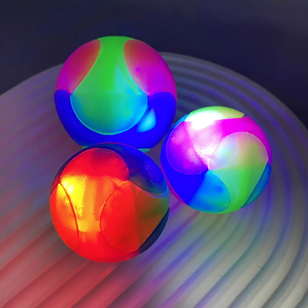 Bola LED para Cães de Silicone 5,5 cm Brilha no Escuro por 10s - Imagem 5