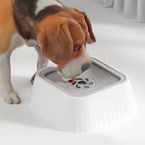tigela de água para cães com placa flutuante