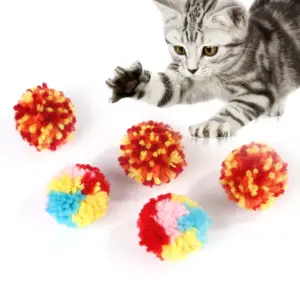 bolas de pelúcia para gatos