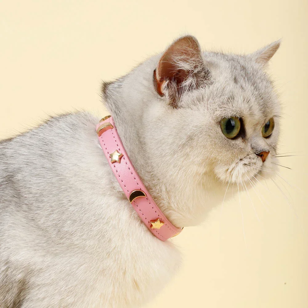 Coleira de Couro para Gatos e Cães Pequenos com Rebites de Estrela e Lua - Image 2