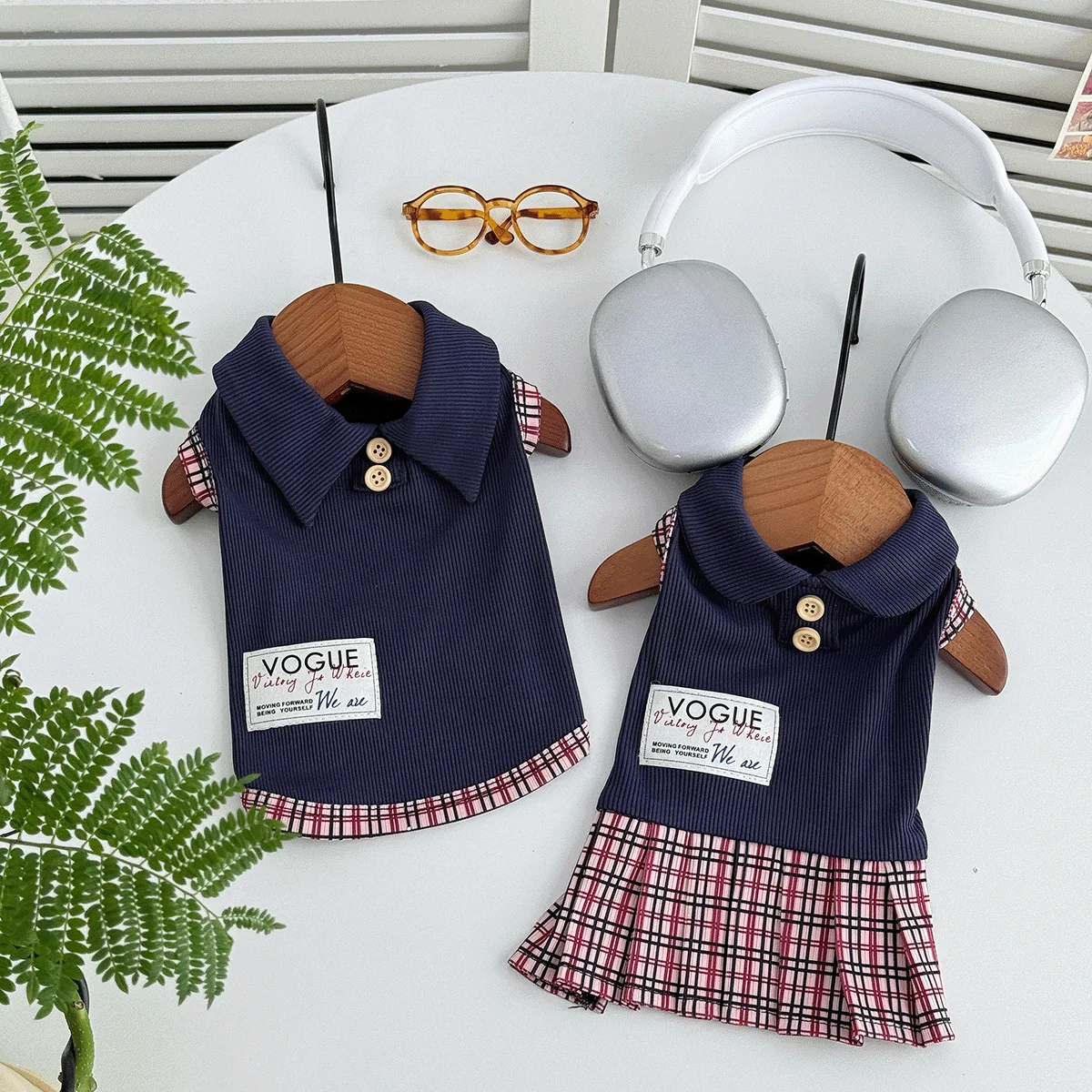 Vestido Colegial para Cães Pequenos com Saia Xadrez Azul - Imagem 5