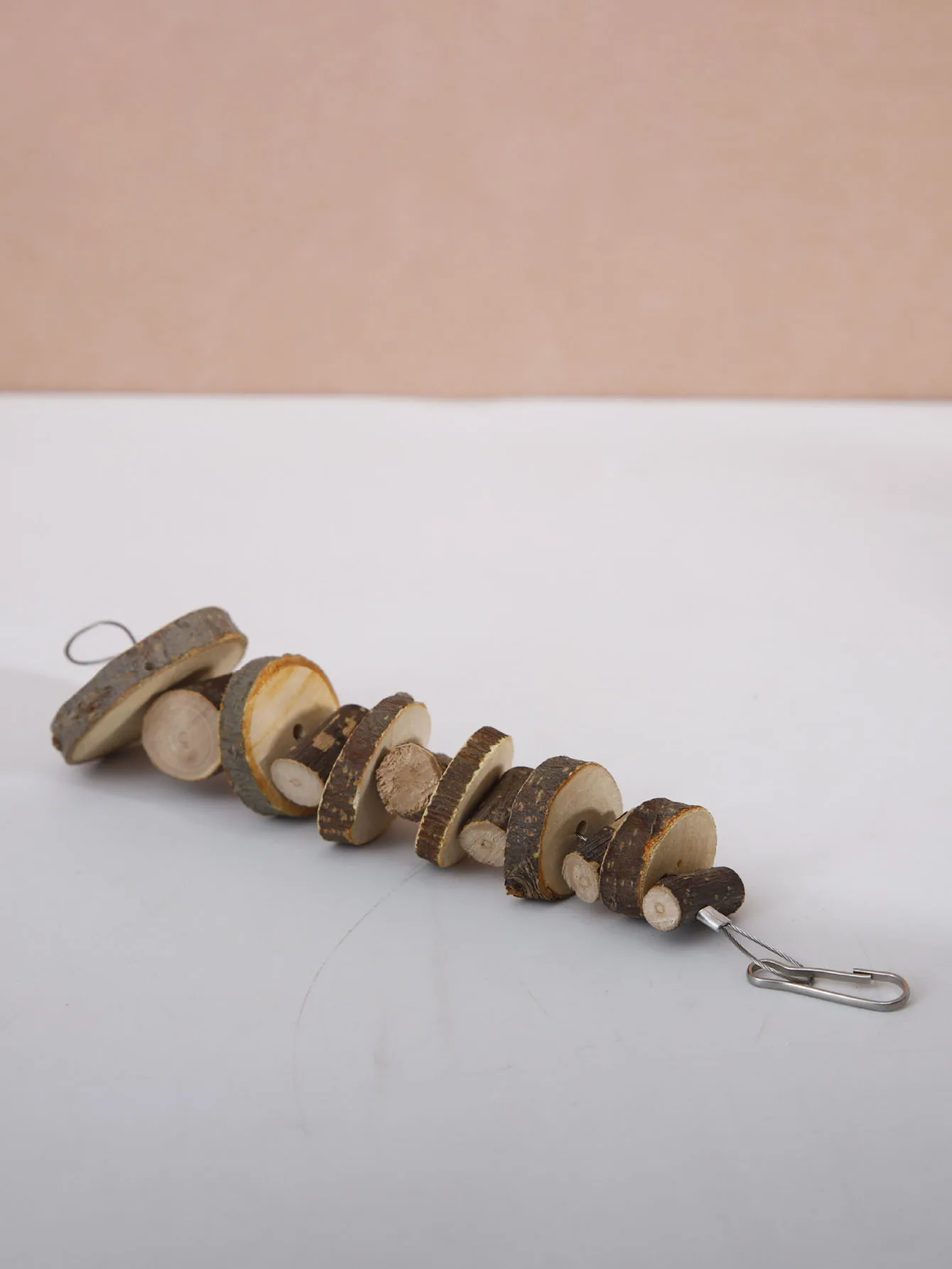 Brinquedo Mastigador de Madeira Maçã para Hamster e Coelho 1pc - Imagem 2