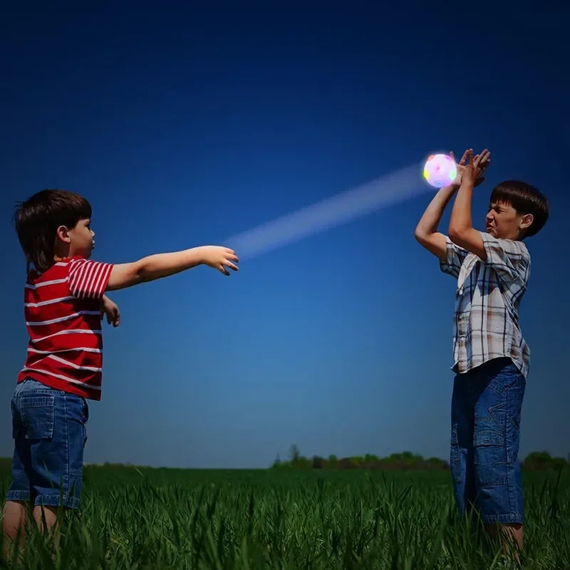 Brinquedo Bola LED para Cães e Gatos Pequenos Elástica Brilhante - Imagem 3