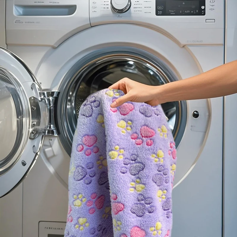 Cobertor para Pets de Flanela com Estampa de Patas Lavável - Imagem 4