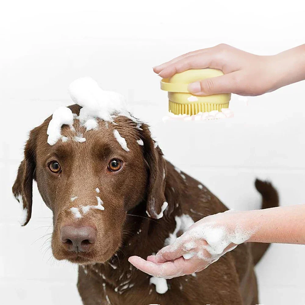Escova de Banho para Cães e Gatos de Silicone com Reservatório de Sabão - Imagem 2