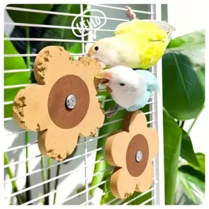 brinquedo de cortiça para pássaros