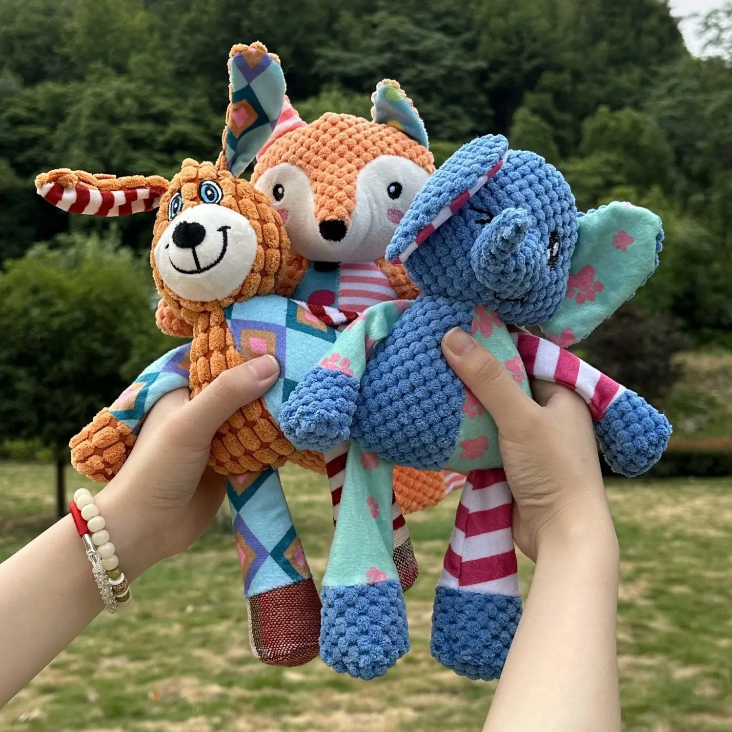 Brinquedo de Pelúcia para Cães com Apito Interno e Lavável - Imagem 5