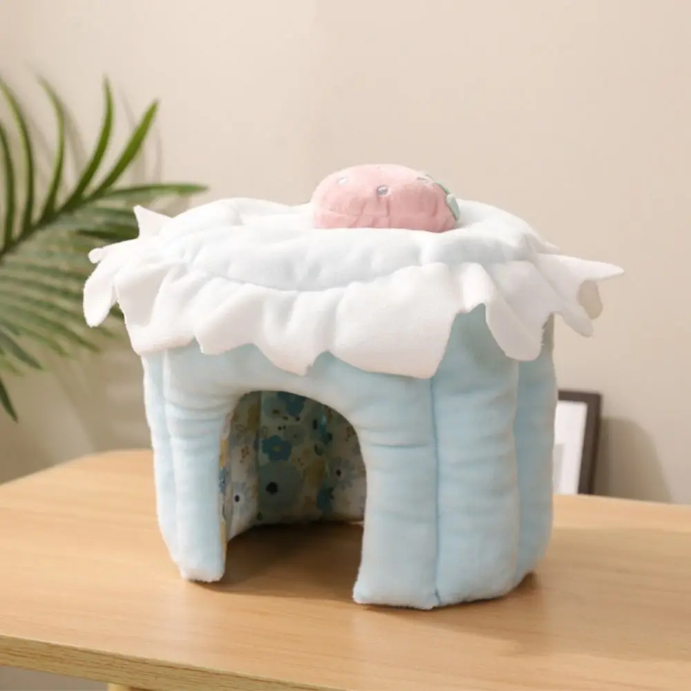 Toca Soft para Hamster em Lã 20x20x15cm Design Morango - Imagem 5