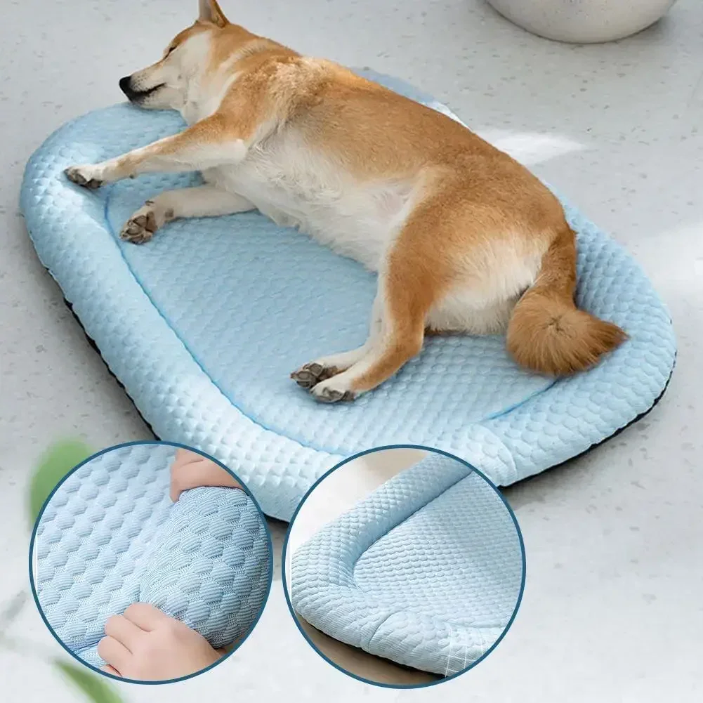 Cama Refrescante para Cães e Gatos de Seda Gelada Antiderrapante - Imagem 4