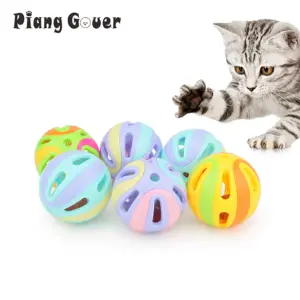 bola de plástico com sino para gatos