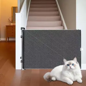 portão retrátil para cães e gatos