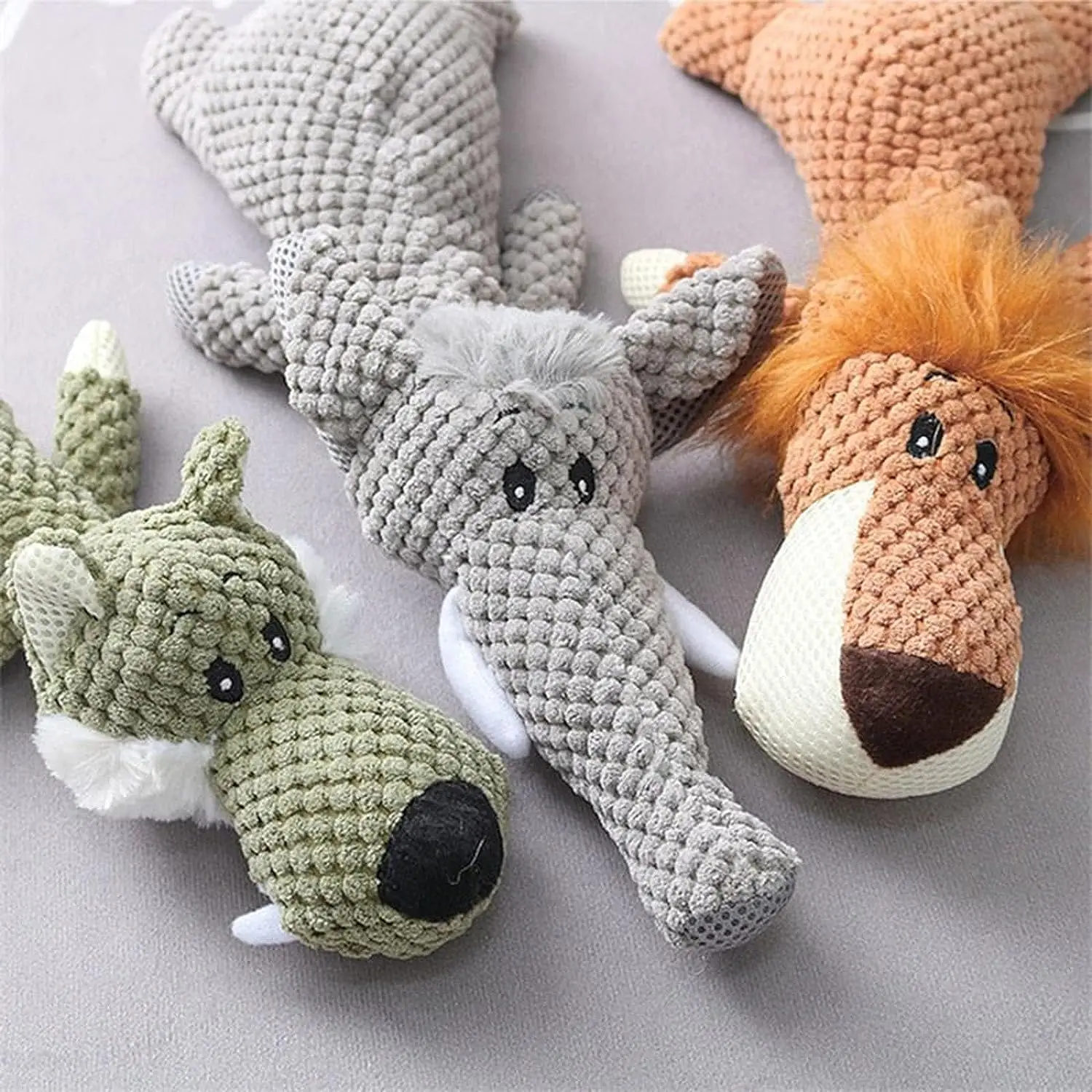 Brinquedo de Pelúcia para Cães Grandes com Apito Interno - Imagem 3