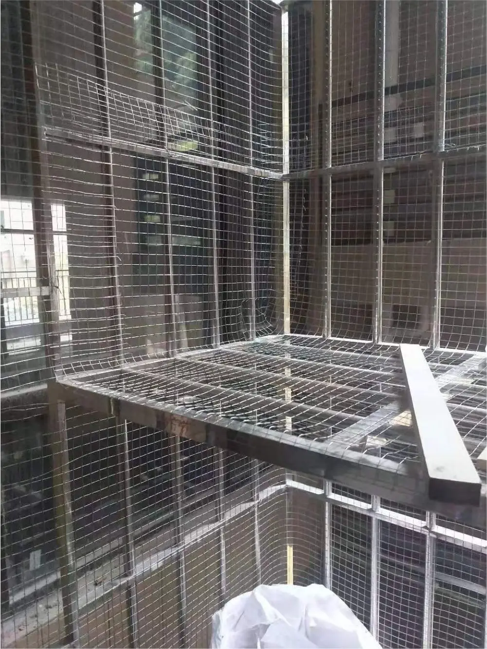 Tela de Proteção para Gatos e Cães Pequenos para Varandas e Escadas - Imagem 6