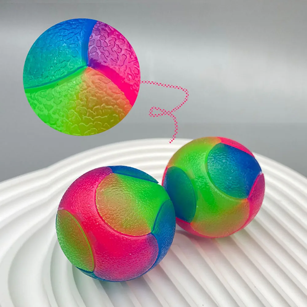 Bola LED para Cães de Silicone 5,5 cm Brilha no Escuro por 10s - Imagem 4