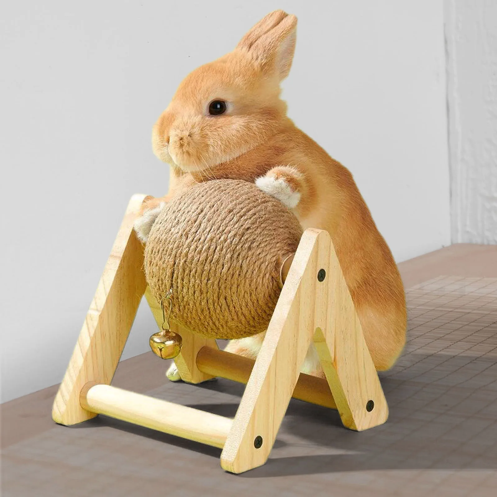 Brinquedo para Roer para Coelhos de Sisal e Madeira com Sino - Image 3